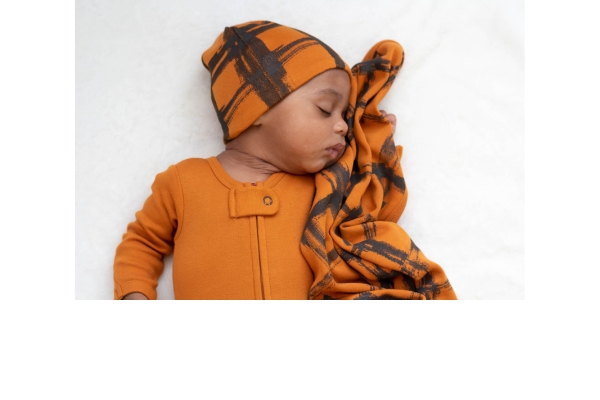 <div style=" font-size:10px; font-weight:bold;"> Footed Overall＆Cap </div>  <div style=" font-size:10px;"> 鮮やかなカラーのGOTS認証のオーガニックコットンの足つきロンパースとビーニーのセットです。 </div>