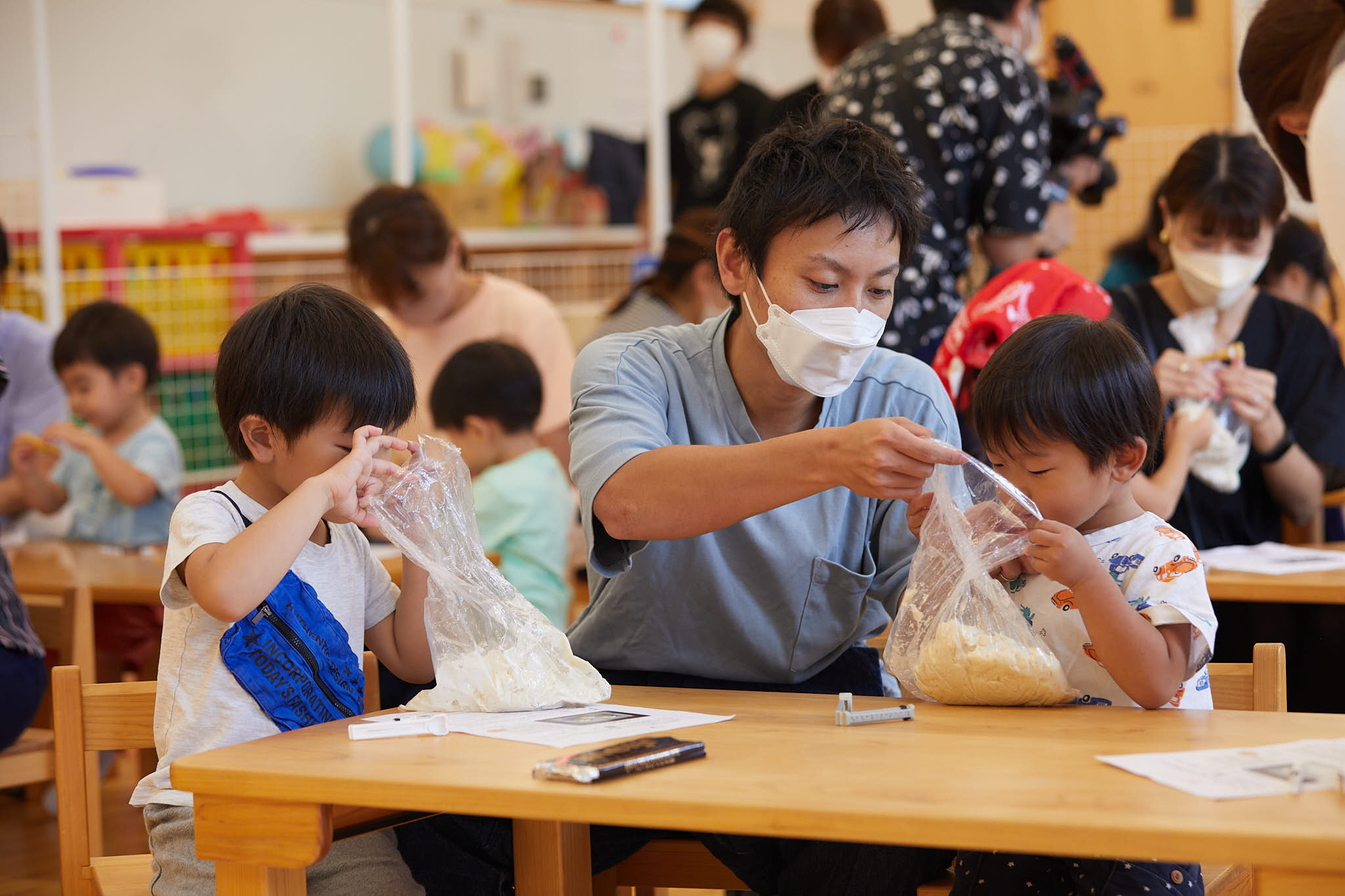 <div style=" font-size:10px; font-weight:bold;">つみきパンをつくろう！－ポリ袋でパン生地作り体験－</div>  <div style=" font-size:10px;"> 12/6(金)・12/7(土)　12:40～ </div>