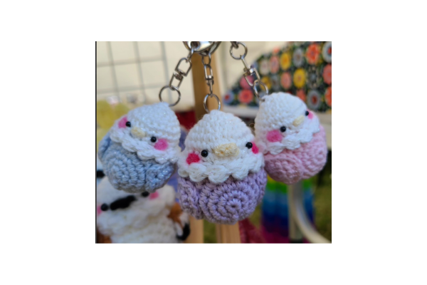 <div style=" font-size:10px; font-weight:bold;"> Heart land na-bbit</div>  <div style=" font-size:10px;"> 編みぐるみや毛糸を使ったアクセサリーや雑貨がメイン </div>