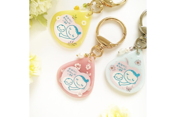 <div style=" font-size:10px; font-weight:bold;"> Lille Egern </div> <div style=" font-size:10px;"> 12/20<br> マタニティマークのキーホルダーなど </div>