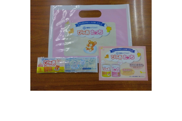 <div style=" font-size:10px; font-weight:bold;"> 雪印メグミルクぴゅあ　スティックタイプ </div> <div style=" font-size:10px;"> 「雪印メグミルク ぴゅあ」は母乳研究の成果に基づき、最新の乳児栄養に関する知見を参考に開発された粉ミルクです。 </div>