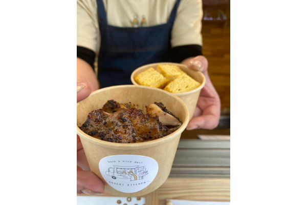 <div style=" font-size:10px; font-weight:bold;">おかえりキッチン<br />９日(金)のみ出店</div>