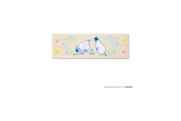 <div style=" font-size:10px; font-weight:bold;"> MOOMIN BABY 桐箱乳歯ケース/ムーミンファミリー </div>  <div style=" font-size:10px;">  お子さまの乳歯を大切に保管 。<br> 歯を20本収納可能。<br> 桐は防虫効果や湿度を一定に保つなどの保管に適した特性を持ちます。 </div>