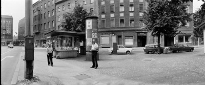 Hans Martin Sewcz (*1955) - Oranienburger Straße mit Blick auf Linienstraße, Berlin-Mitte, 1979 - Gelatin silver print - 22,3 x 29,4 cm - © Hans Martin Sewcz