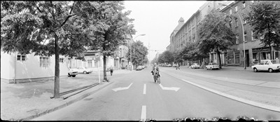 Hans Martin Sewcz (*1955) - Oranienburger Straße, Ecke Linienstraße, Berlin-Mitte, 1979 - Gelatin silver print - 22,3 x 29,4 cm - © Hans Martin Sewcz