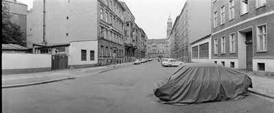 Hans Martin Sewcz (*1955) - Krausnickstraße, Berlin-Mitte, 1979 - Gelatin silver print - 22,3 x 29,4 cm - © Hans Martin Sewcz