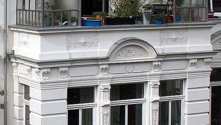 Restaurierter Mittelrisalit mit Wintergarten