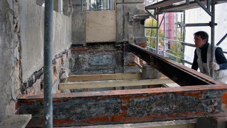 Balkonanlage 2. OG nach den Abrissarbeiten