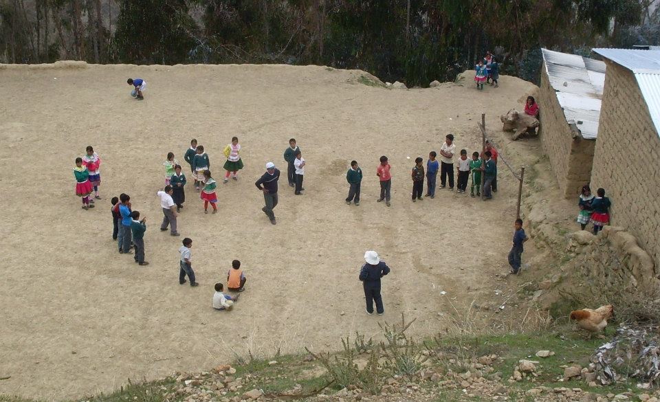 Niños jugando en el recreo en HUARAC HURAN