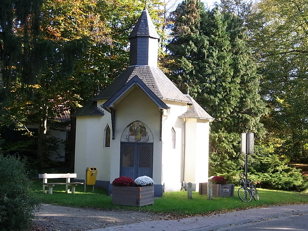 Kleine Kapelle am Wegesrand