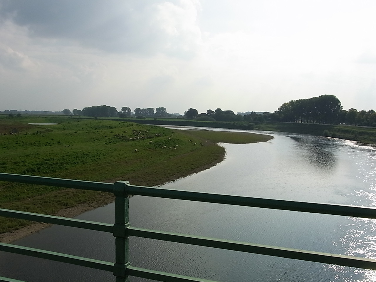 auf dem Weg nach Hause über die Maas bei Maaseik