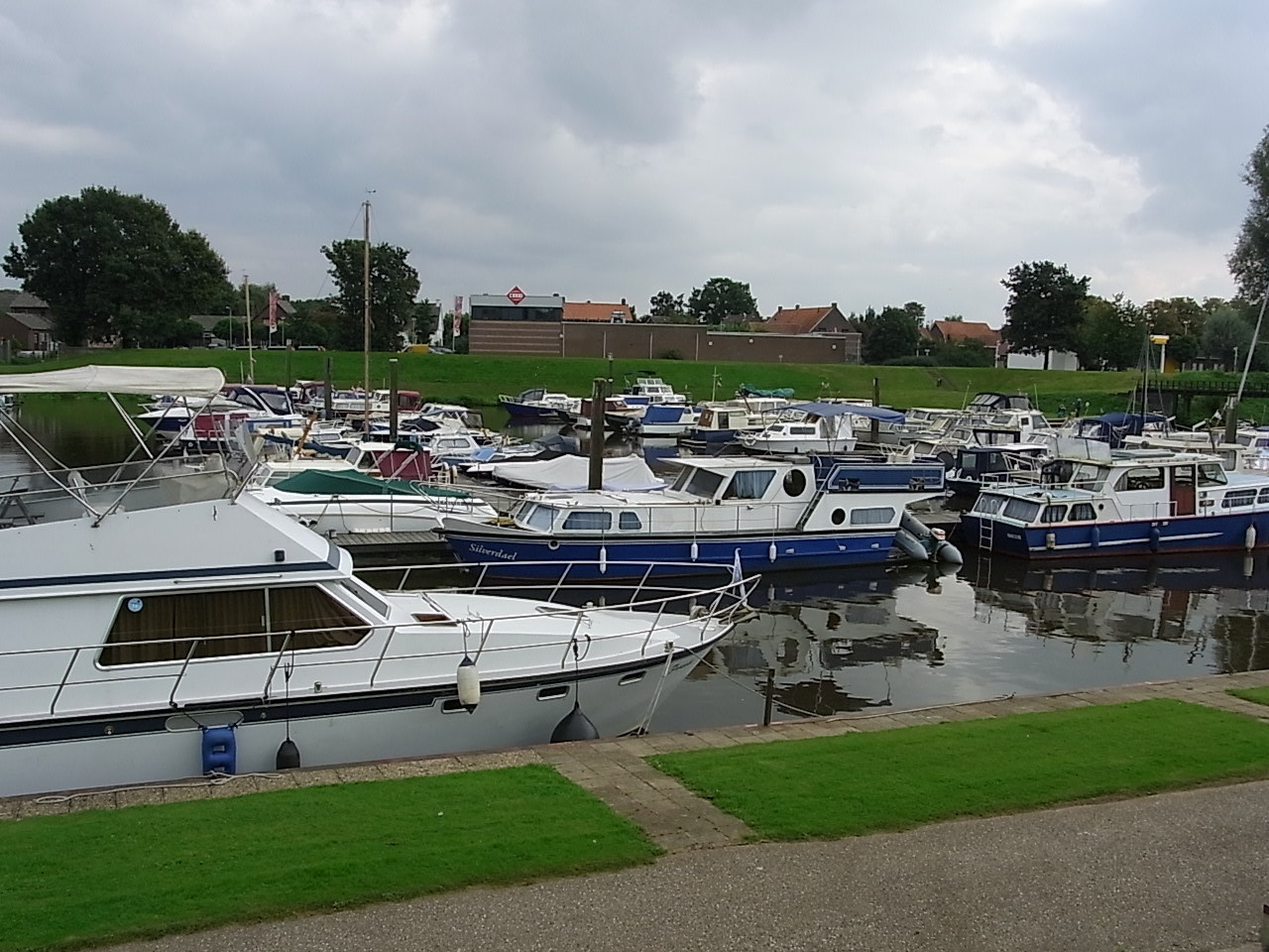 Kleiner Yachthafen bei Wanssum