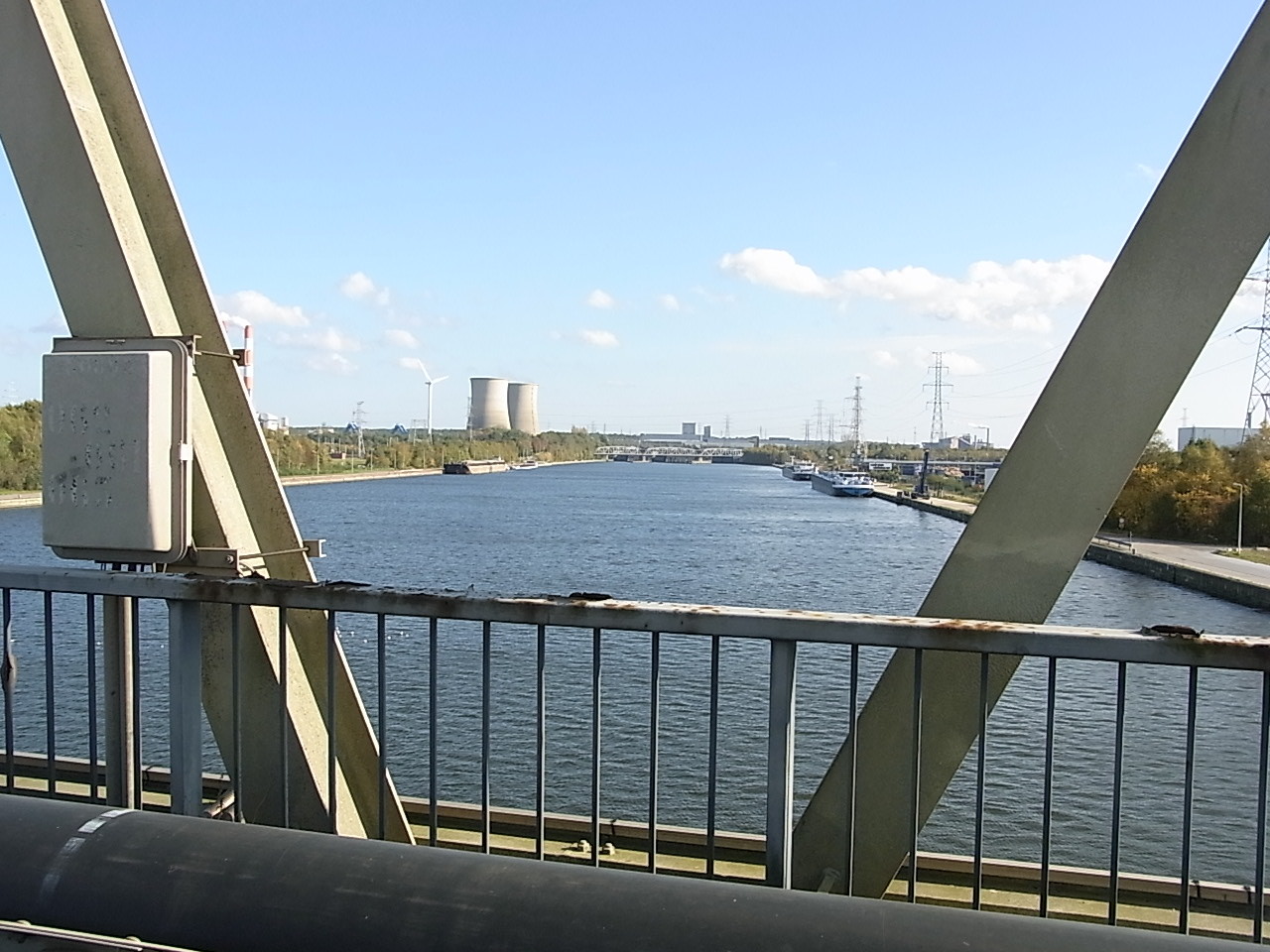 Viel Industrie um Genk/Albertkanal