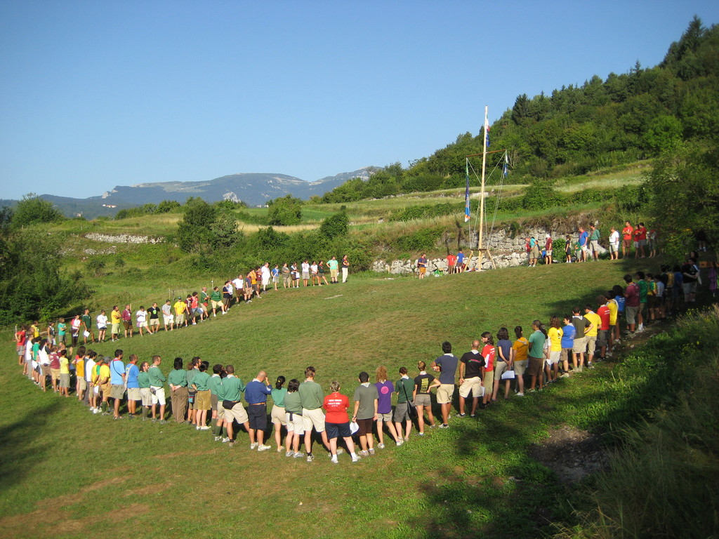 Area alzabandiera campo