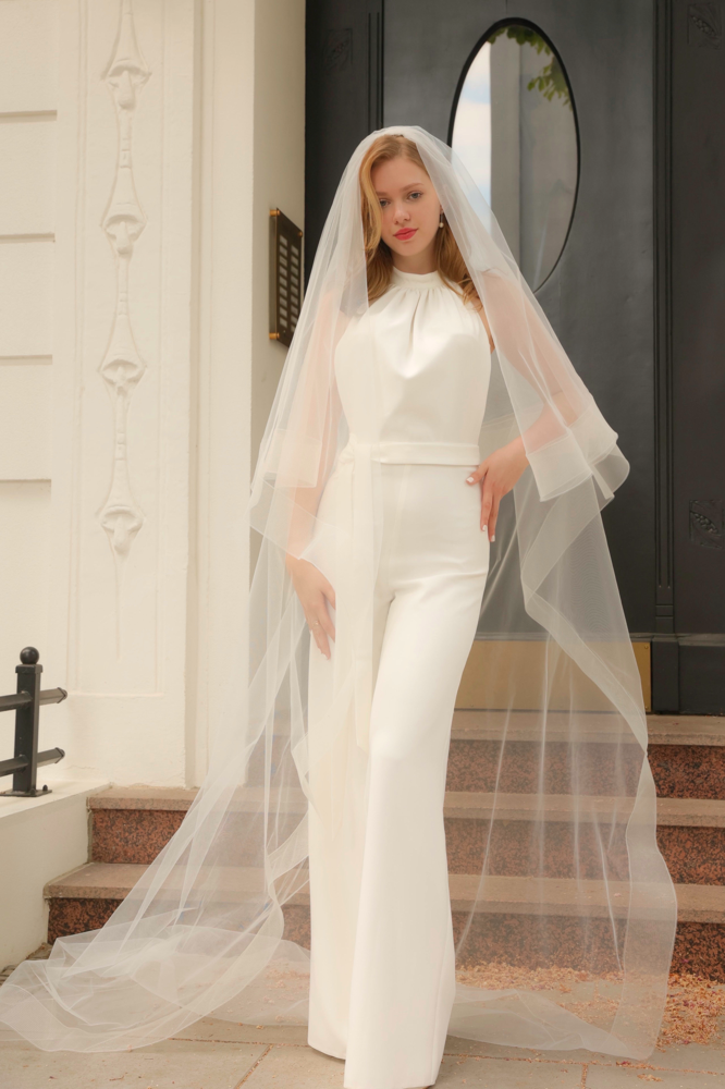Brauthosenanzug, Braut Jumpsuits Berlin, Standesamt Overall, Eleganter neckholder Braut Jumpsuit mit Gürtel und weiten Hosenbein,