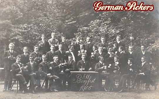 AK Studenten feiern Bergfest mit viel Bier. 1908