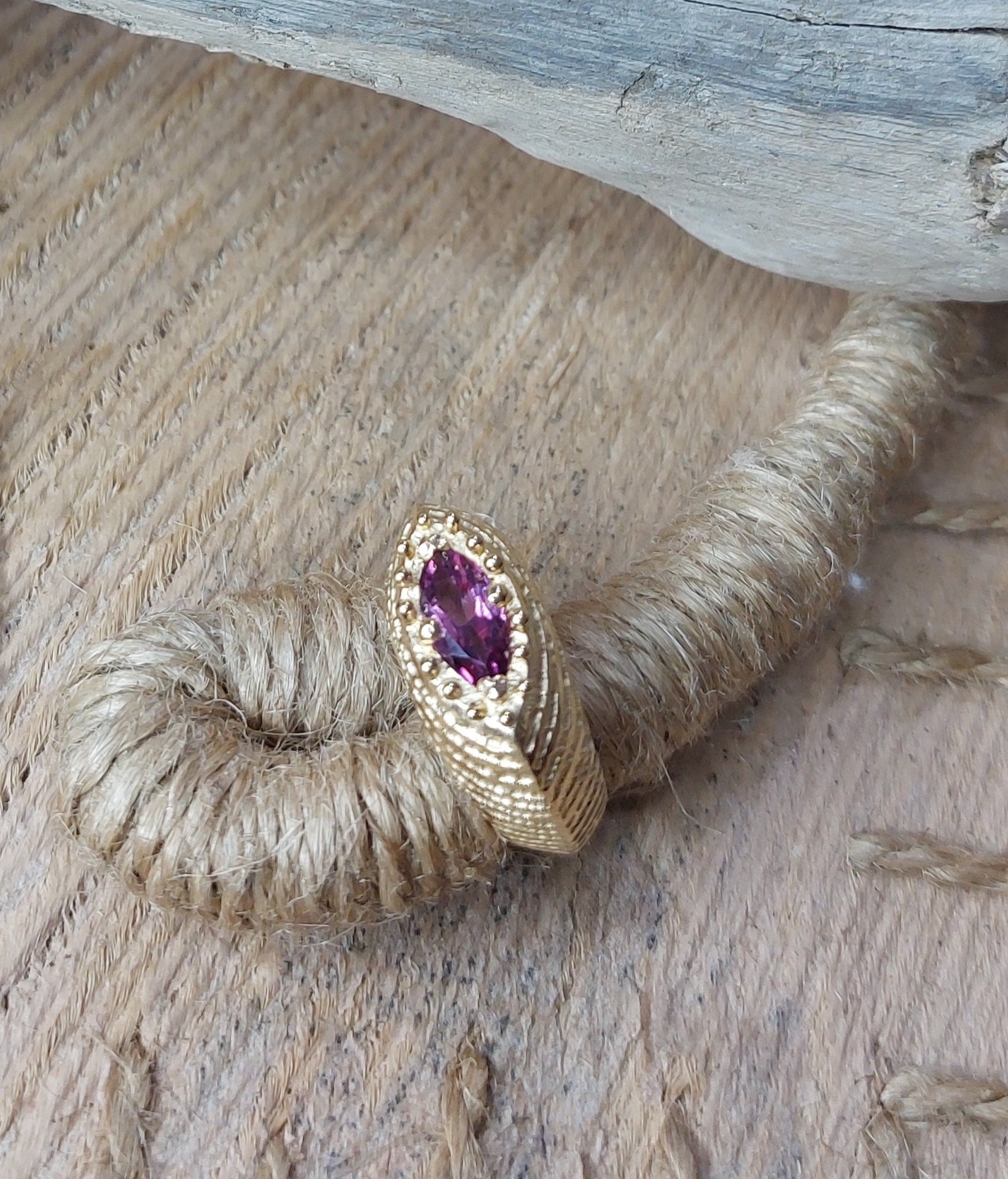 bague bogolan / vermeil / navette rhodolite / 294€