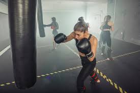 Kickboxen für Kinder, Jugendliche und Erwachsene – Die Vorteile einer vielseitigen Sportart