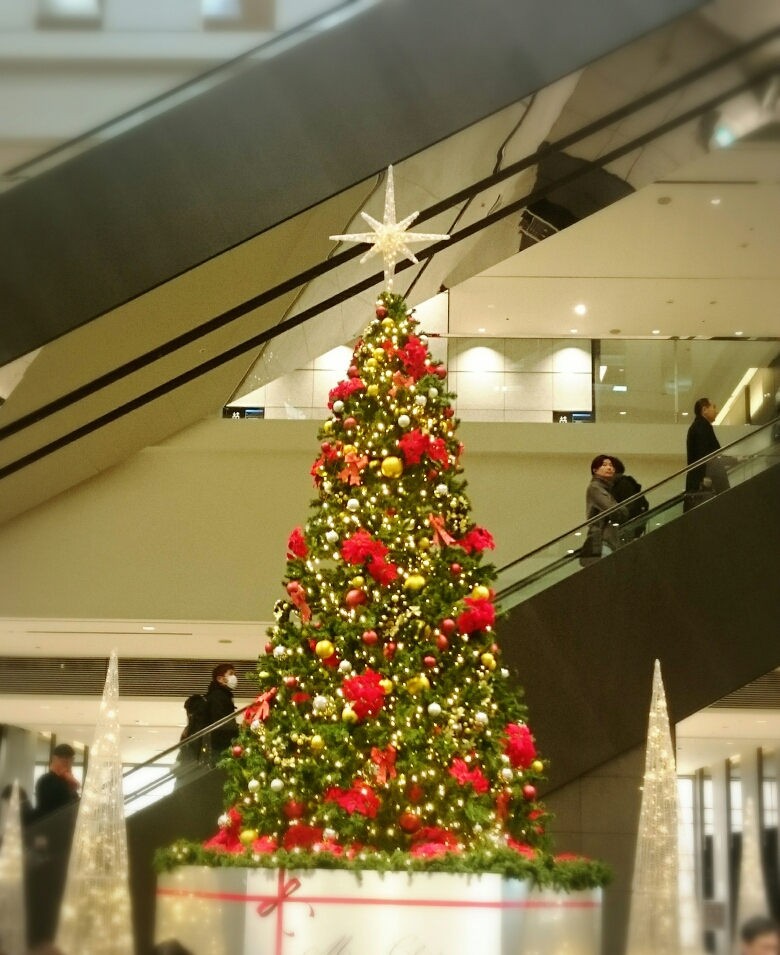 用賀駅のクリスマスツリー