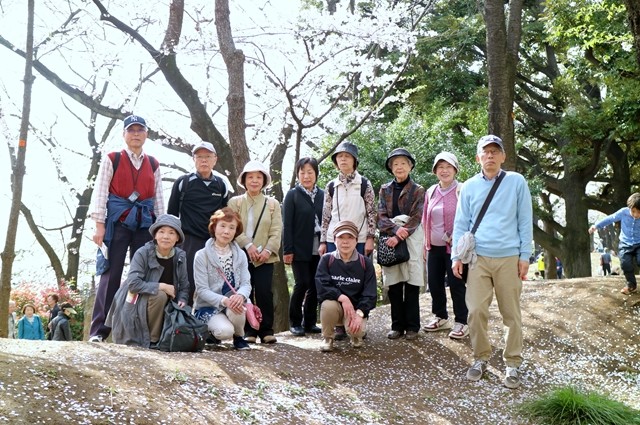 飛鳥山公園で全員集合（撮影：橅木）