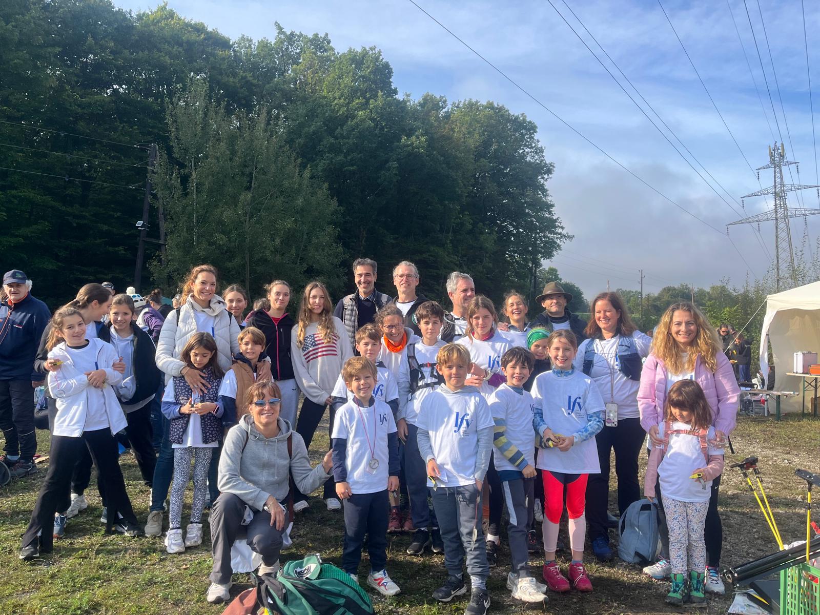 Familles participant à la course d'orientation