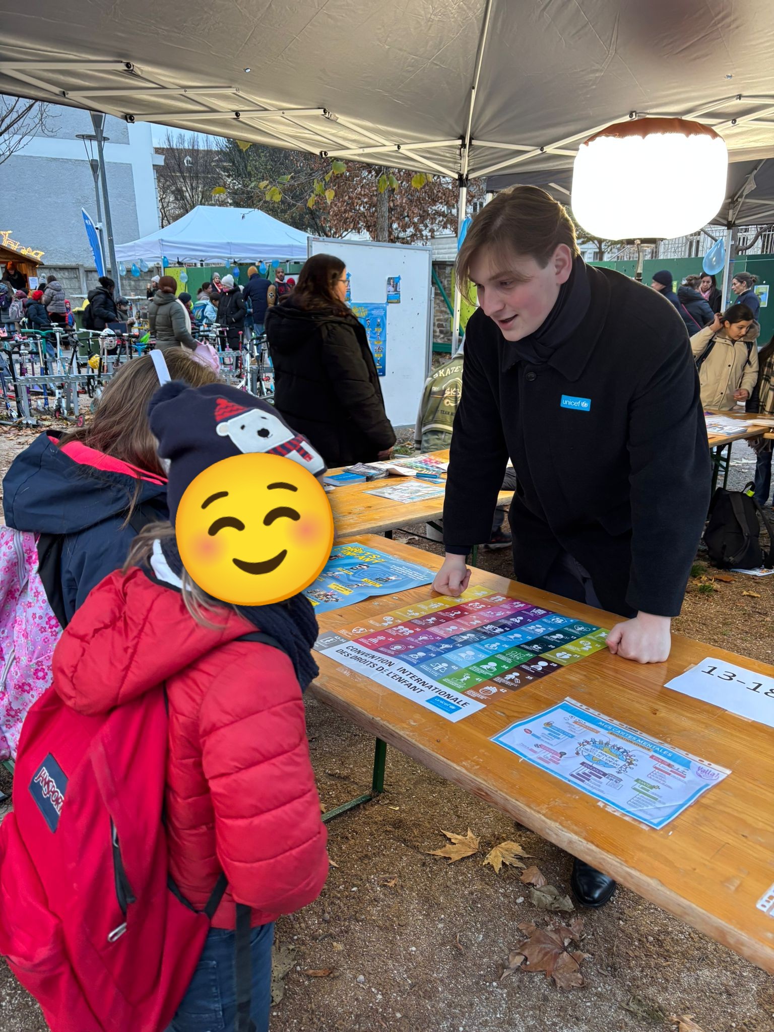 Stand lors de la journée internationale des droits des enfants
