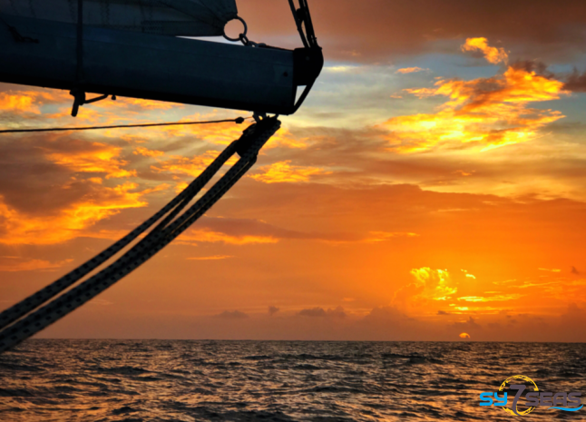 Sonnenuntergang in der Südkaribik vom Segelboot