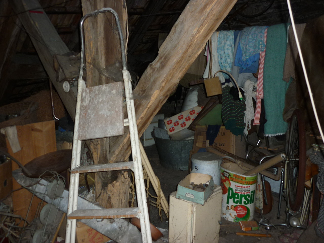 débarras d'un grenier à Ornans, doubs, 25, AVANT INTERVENTION....... entreprise de déblaiement-débarras AHLEN