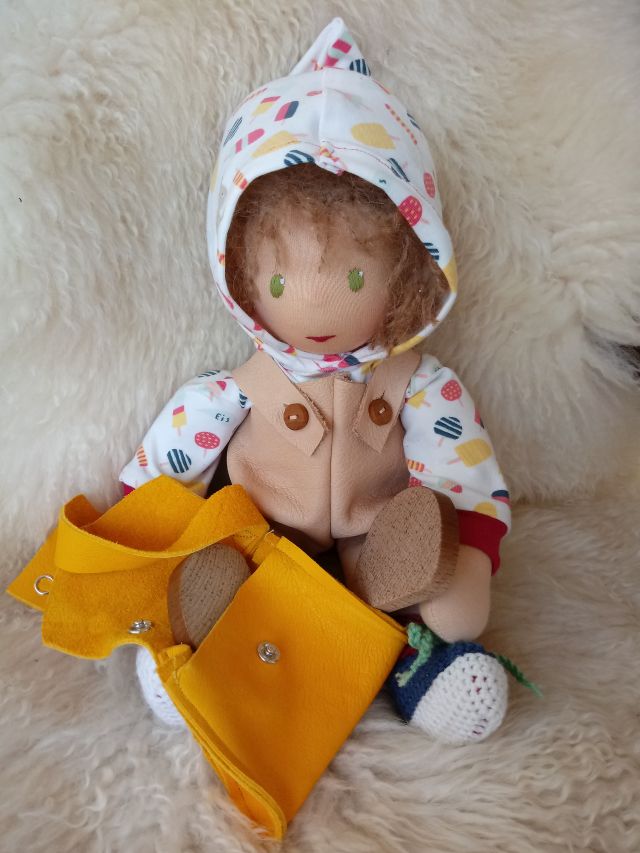 Bio-Stoffpuppe, individuelle Puppe, eigene Puppe herstellen lassen, Heilungspuppe, Puppe nach alten Kinderfotos fertigen lassen, Waldorfart, inneres Kind heilen, innere Kind Puppe, Wunschpuppe, bio-fair, Puppenhandwerk, Puppe die aussieht wie man selbst