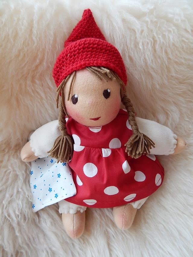 Pippa, Daniela Drescher, Urachhaus, Schlamperle, Erstlingspuppe, Bio-Stoffpuppe, handgefertigte Puppe, handgemacht, Handarbeit, Kuschelpuppe,ökologische Kinderpuppe, Puppe nach Wunsch, Wunschpuppe, individuelle Puppe passend zum Kind, Kleinkind,Waldorfart