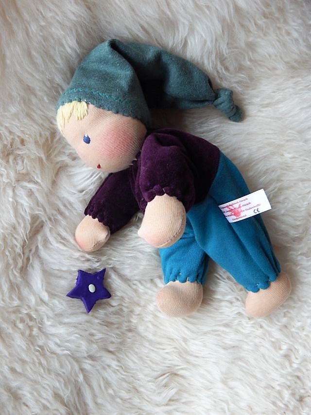 Schlamperle, erste Puppe, Bio-Stoffpuppe, Waldorfart, handgemachte Puppe, Handarbeit, individuelle Puppe passend zum Kind, Wunschpuppe, Stoffpuppe nach Wunsch, ökologische Kinderpuppe, Puppenhandwerk, Jennifer Kliem-Pärsch, Kleinkindpuppe, Kuschelpuppe