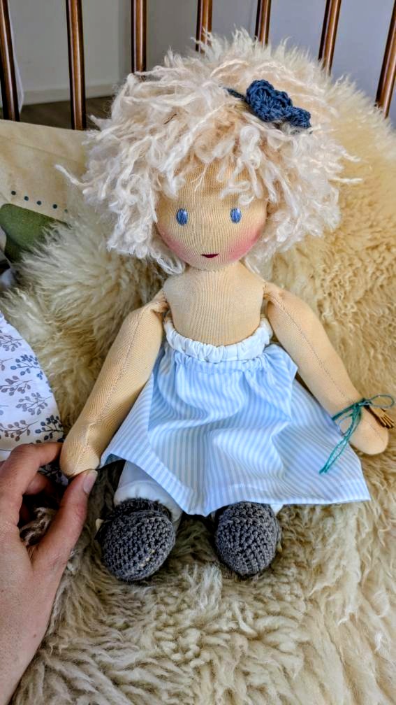 Trauerbegleitung, Trostpuppe, Palliativkurse, Waldorfart, handgemachte Stoffpuppe kaufen, individuelle Wunschpuppe, eigene Puppe anfertigen lassen, Puppenhandwerk