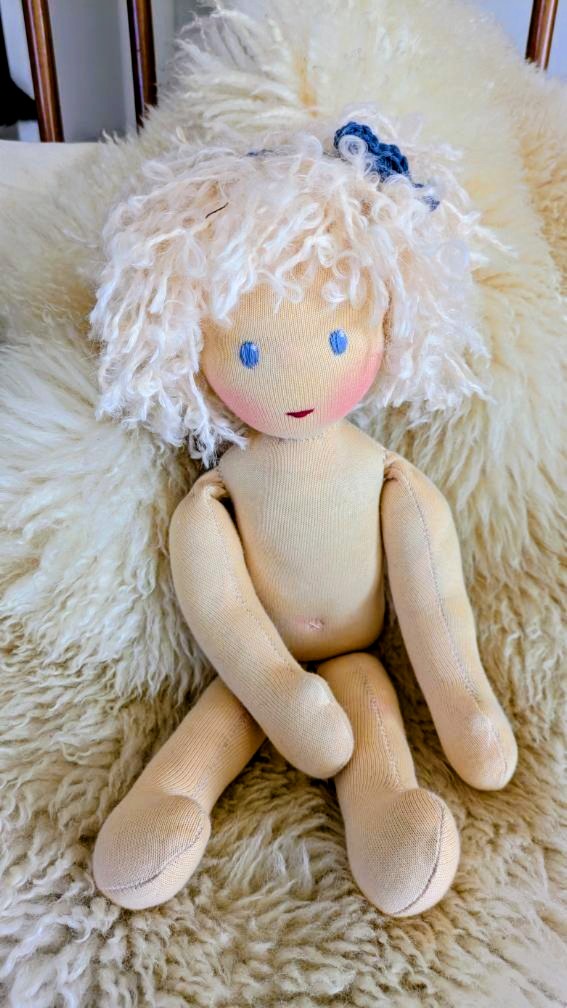 Trauerbegleitung, Trostpuppe, Palliativkurse, Waldorfart, handgemachte Stoffpuppe kaufen, individuelle Wunschpuppe, eigene Puppe anfertigen lassen, Puppenhandwerk