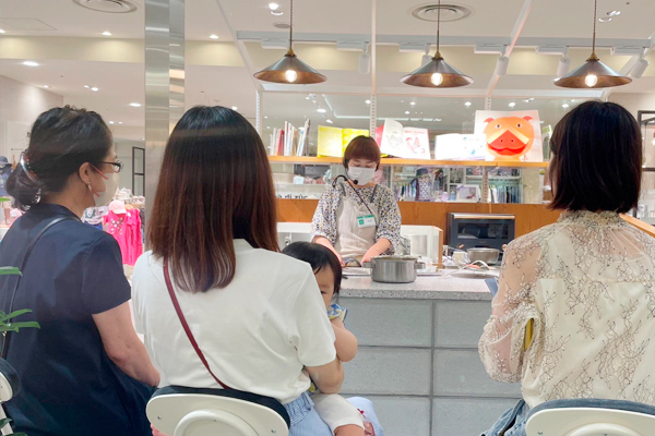 百貨店主催　離乳食講座