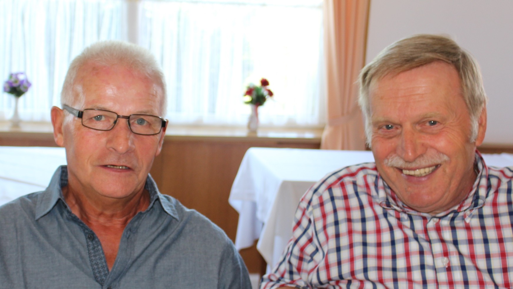 Einst spielten sie zusammen beim SV Arminia Hannover. Sie trafen sich am 7. Juli beim Freundeskreis: Dieter Schrader (li.) & Eckhard Koss  