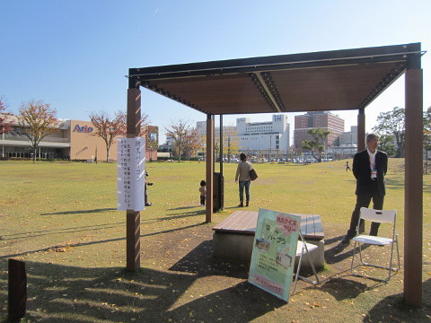 日頃はパーゴラですが、緊急時は屋根にシートを掛けると小屋になります