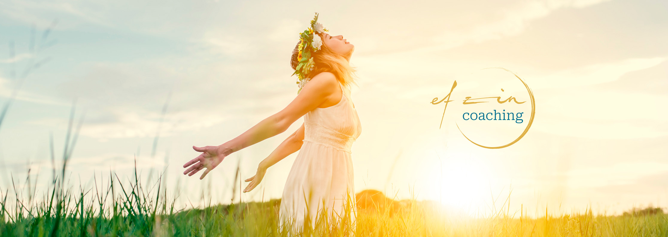 glückliche Frau im Sonnenschein mit Logo ef zin – Bild: freepik.com