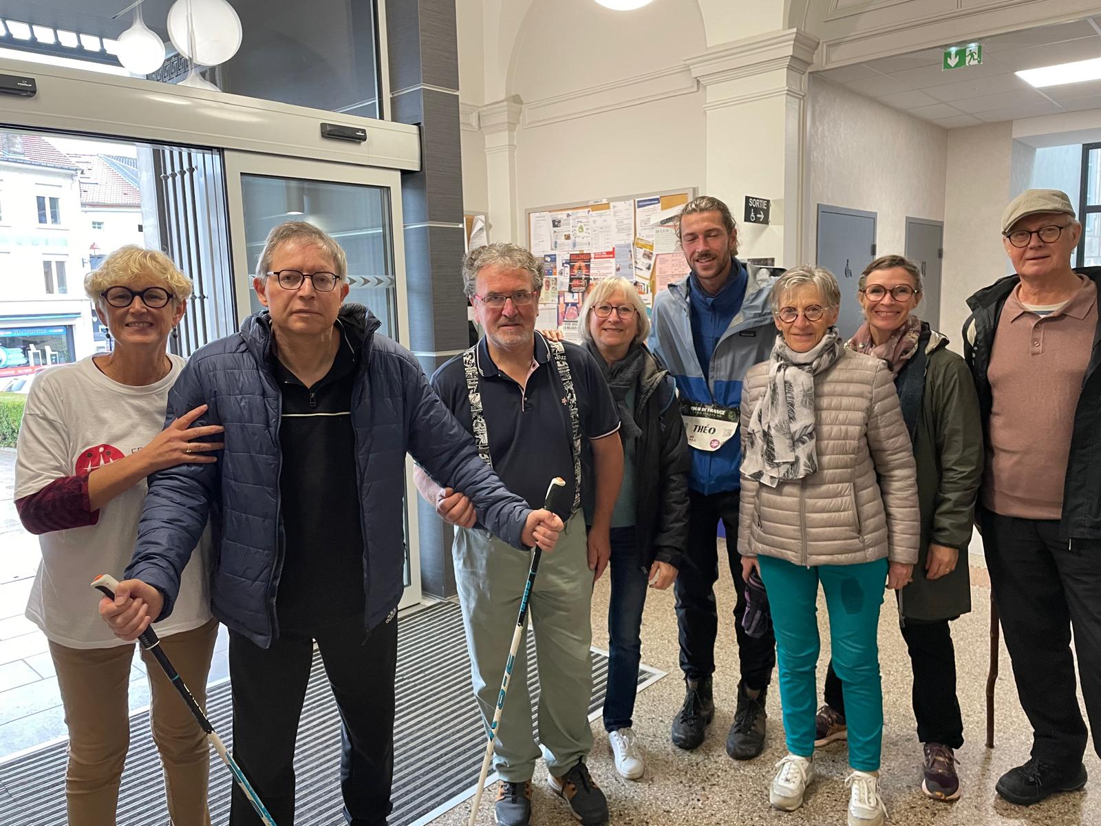 Théo avec des membres de France Parkinson et sa famille
