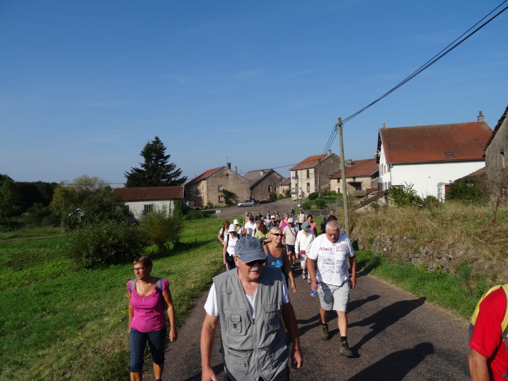 Départ du 1er groupe à Esmoulières sous la conduite de Denis