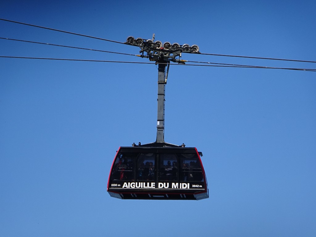 80 personnes dans la benne