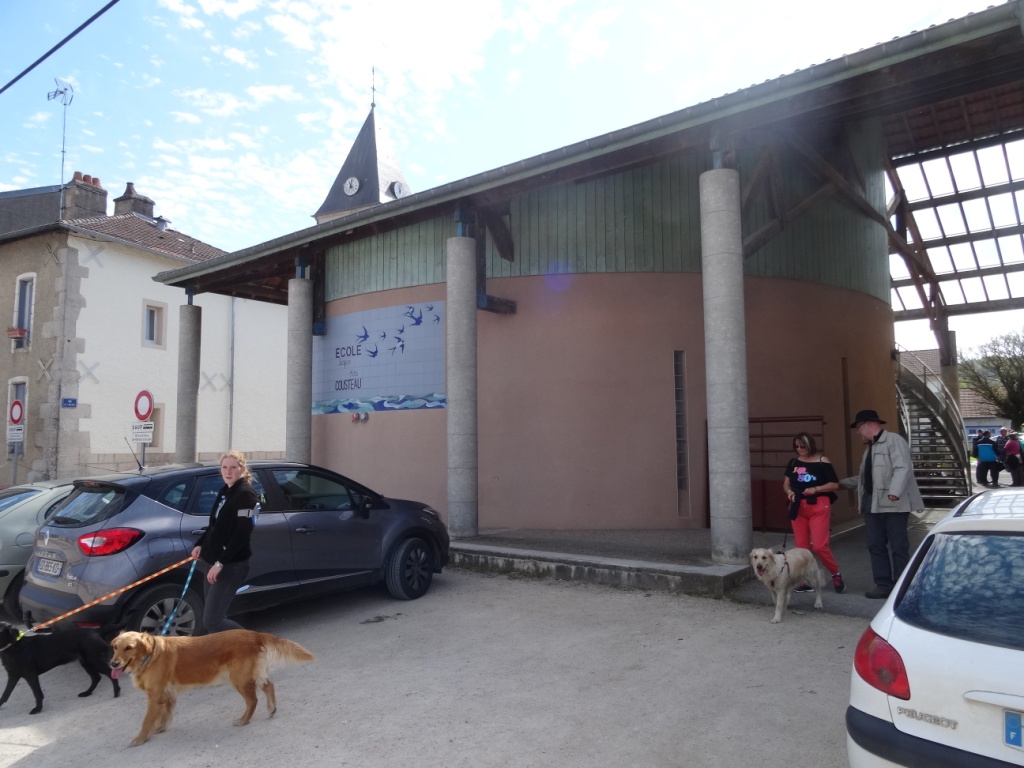 Ravitaillement à l'Ecole de Trondes pour les parcours 15-20 km