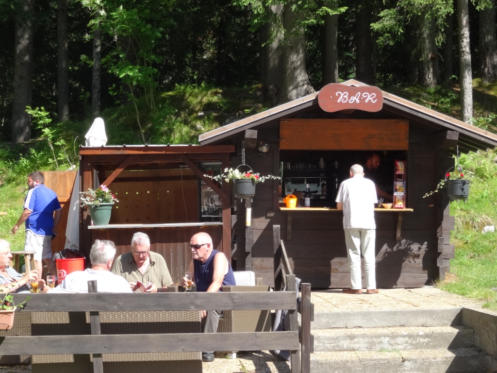 Apéritif au bar