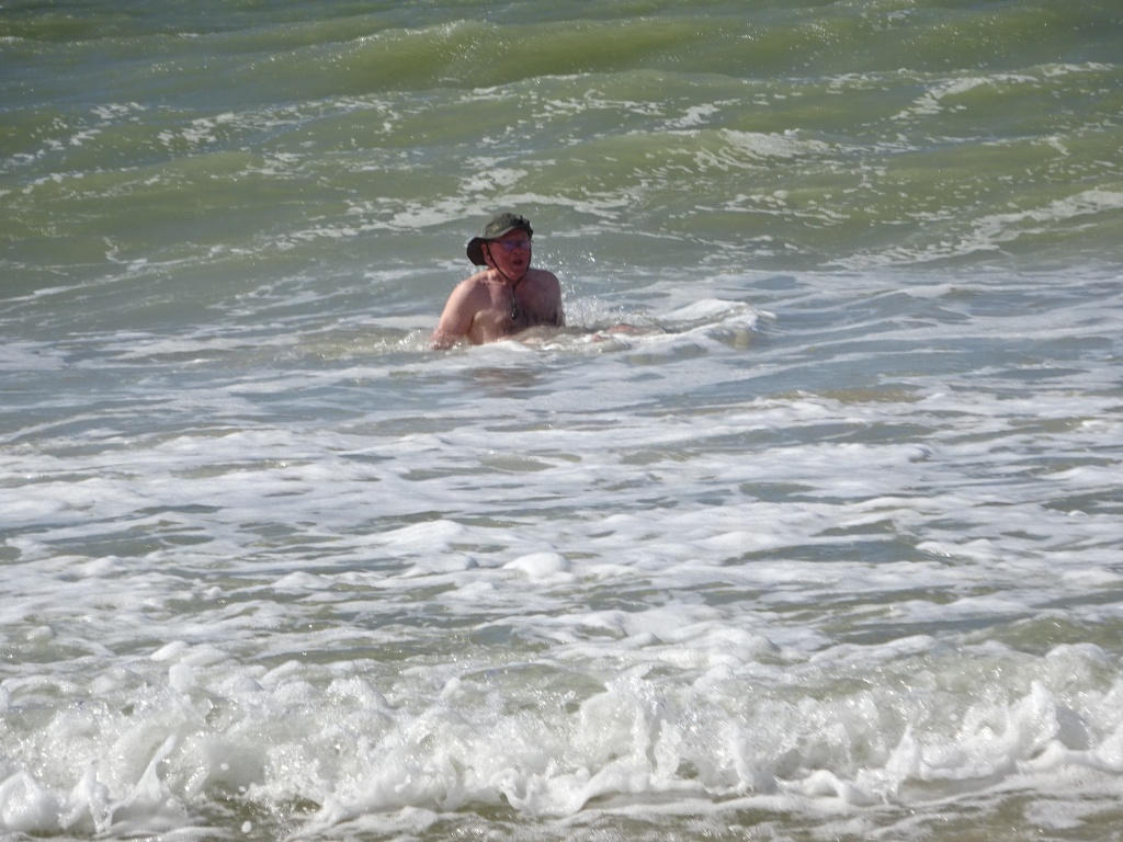 Baignade avec chapeau et lunettes