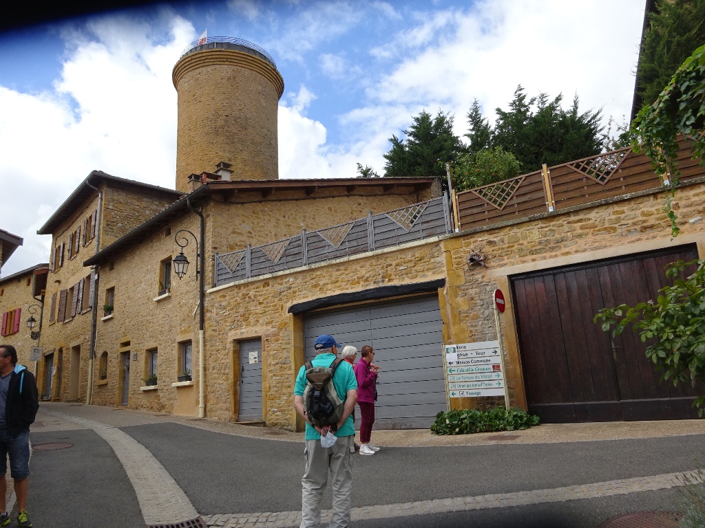 Visite de Oingt, classé parmi les plus beaux villages de France