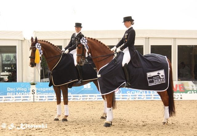 Anabel Balkenhol, Platz 1 und 2; und Fabienne Lütkemeier auf Qui Vincit Dynamis, Platz 3