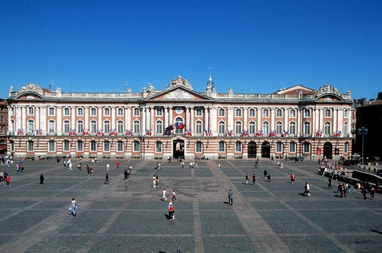 Gites des Camparros à Nailloux : place du Capitole à Toulouse