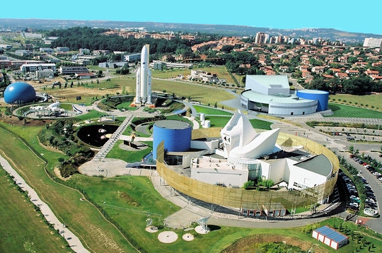 Gites des Camparros à Nailloux : vue aérienne de la Cité de l'Espace à Toulouse