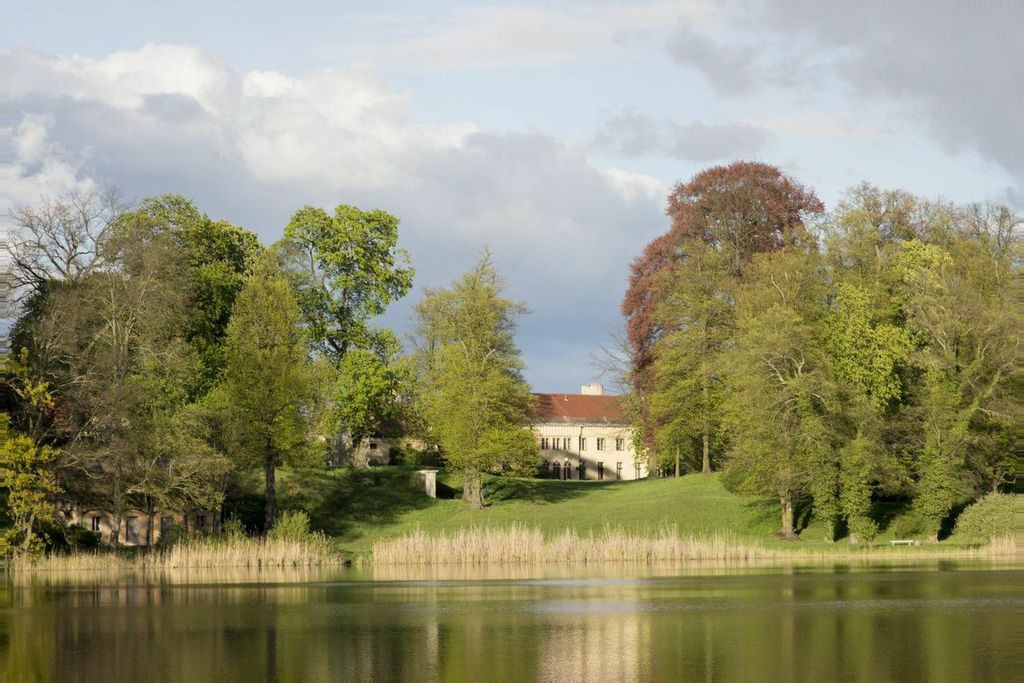 Am Haussee: Schloss Petzow