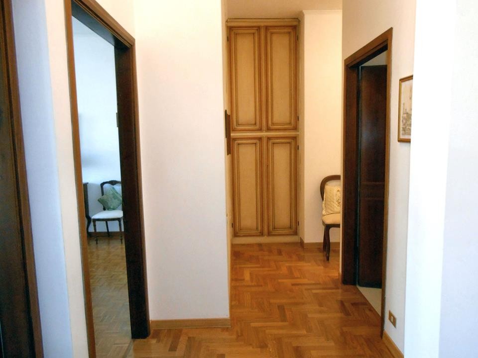 The rooms are connected by a long corridor that ensures the privacy of the guests. 