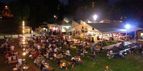 From June to September the park along the river near the apartment there is an outdoor restaurant with grilled foods and musical entertainment.